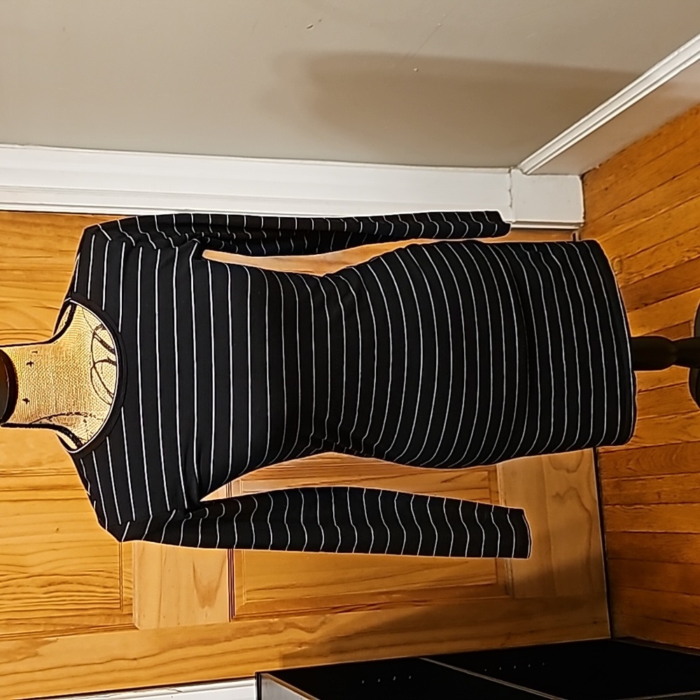 H&M basics Women's Sm long sleeve black dress like new